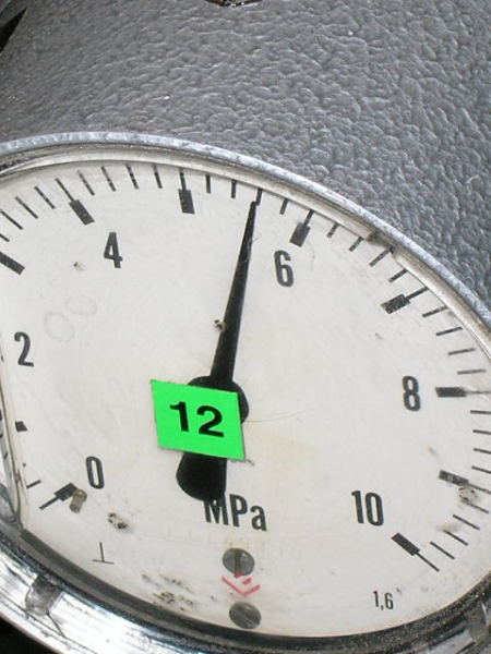 Tlakoměr